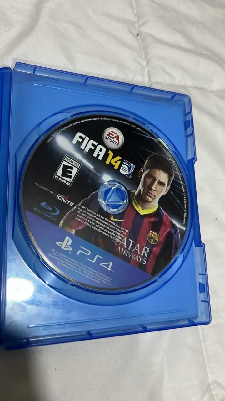Juego FIFA 14 para PS4 en buen estado - 4