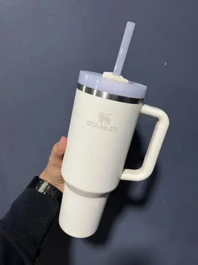Vaso térmico Stanley blanco con tapa y bombilla - miniatura 1