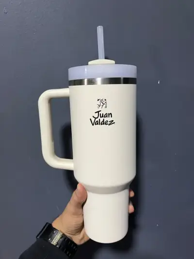 Vaso térmico Stanley blanco con tapa y bombilla - miniatura 3
