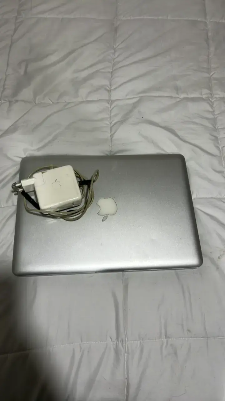 MacBook Pro usado con cargador incluido - 1