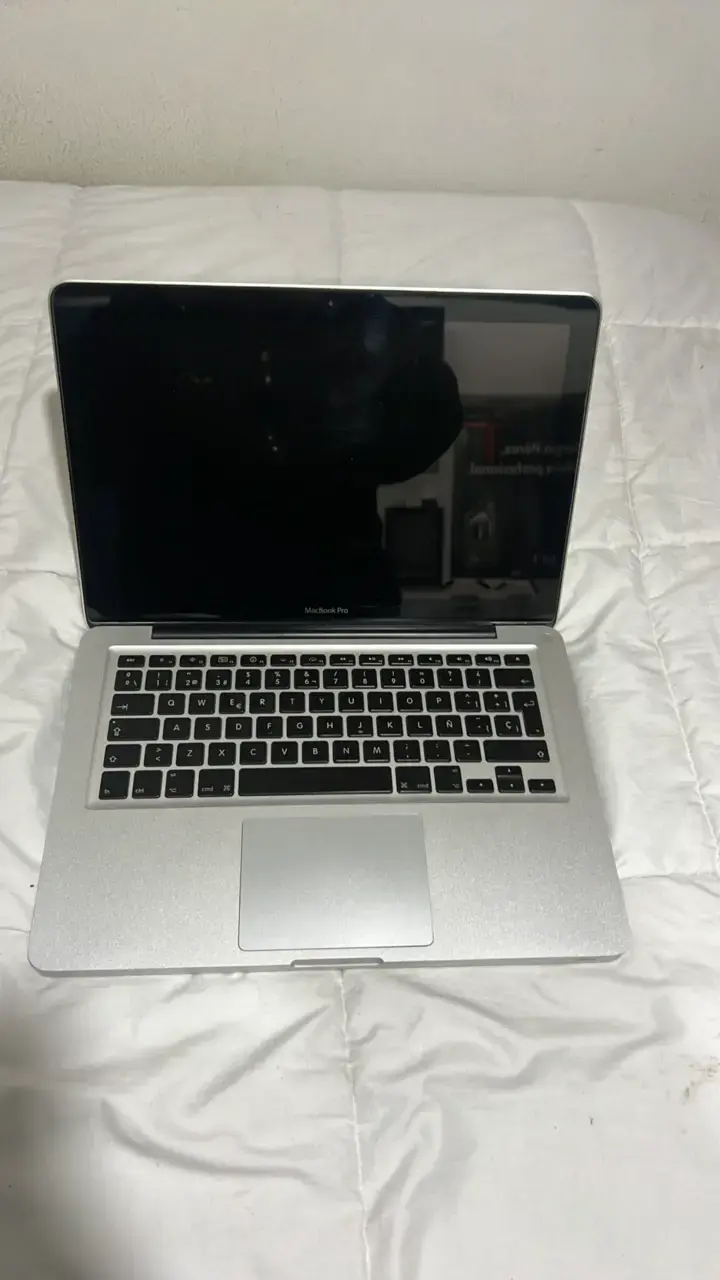 MacBook Pro usado con cargador incluido - 3