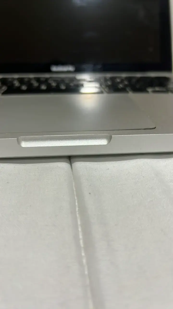 MacBook Pro usado con cargador incluido - 4