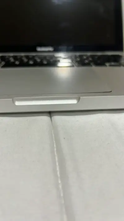 MacBook Pro usado con cargador incluido - miniatura 4