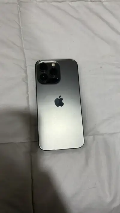 iPhone 13 Pro bloqueado por iCloud y otro detalle - miniatura 1