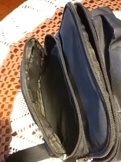 Bolso bandolera negro con múltiples compartimentos - miniatura 5