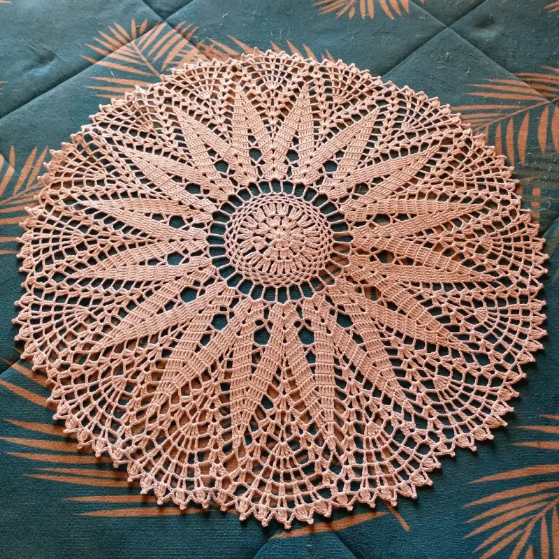Tapete de crochet redondo hecho a mano