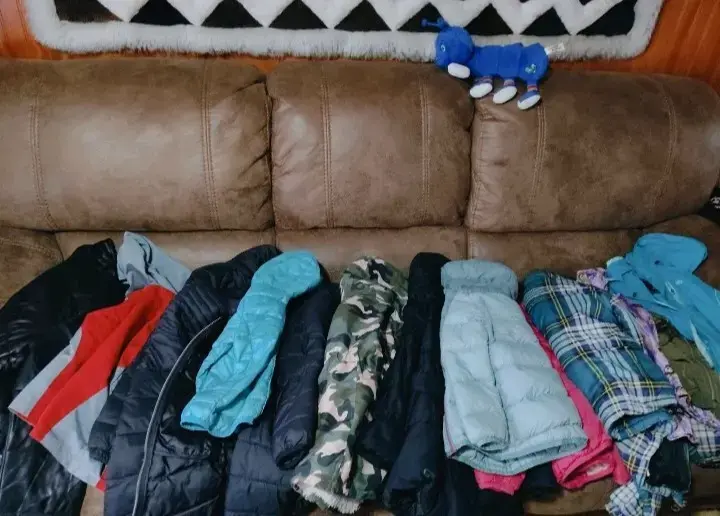 Lote de chaquetas y abrigos para niños