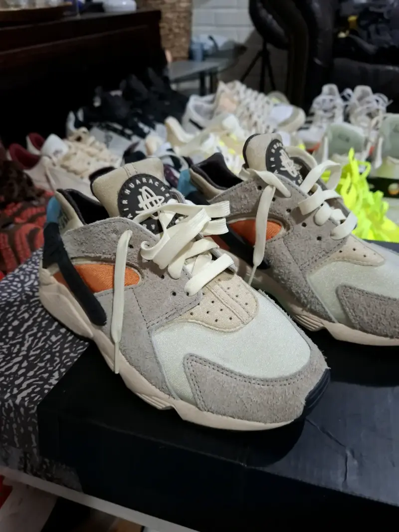 Zapatillas deportivas de gamuza y tela