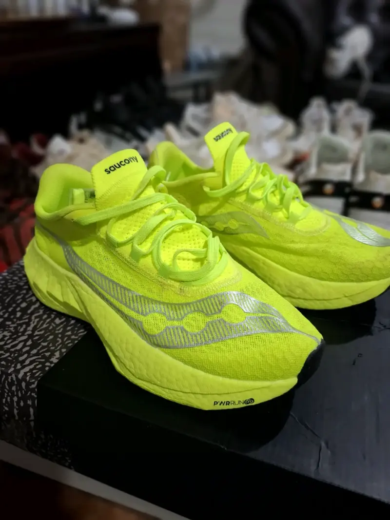 Zapatillas deportivas Saucony amarillas para running