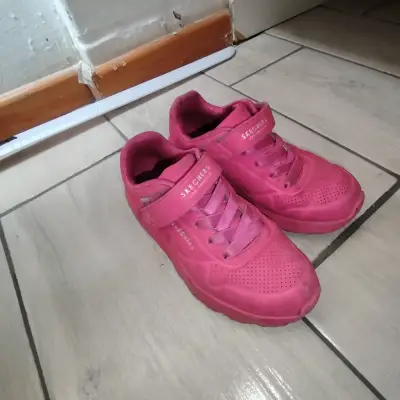 Zapatillas Skechers Niña Rosadas Con Velcro - miniatura 1