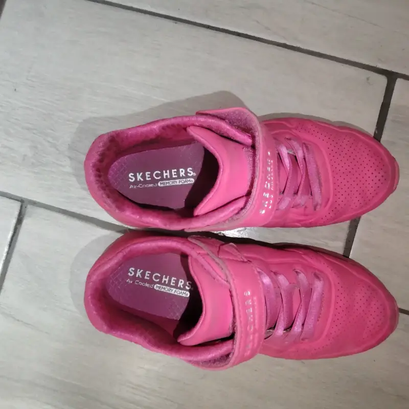 Zapatillas Skechers Niña Rosadas Con Velcro - 2