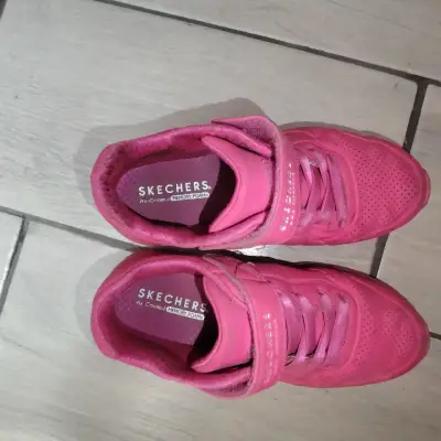 Zapatillas Skechers Niña Rosadas Con Velcro - miniatura 2