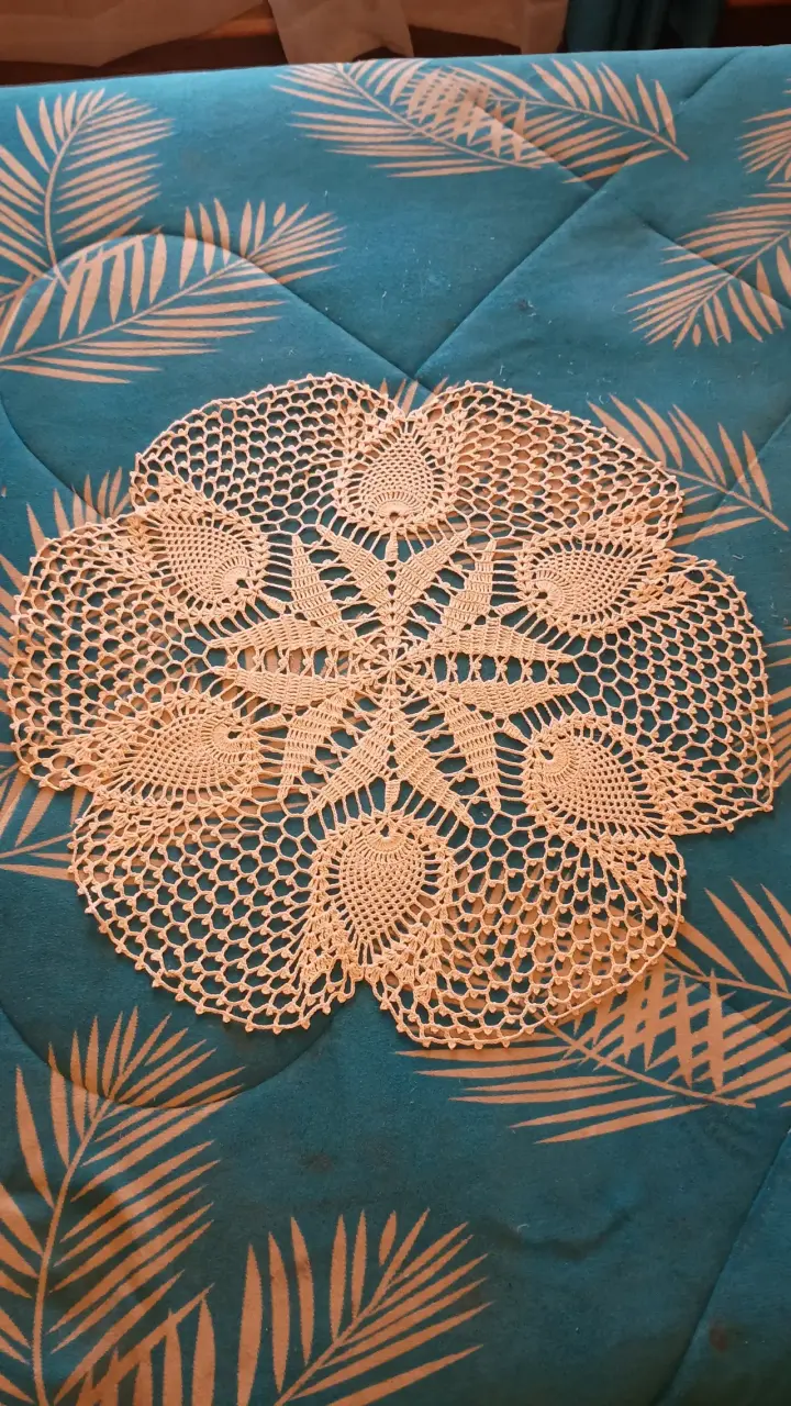 Centro de mesa tejido a crochet beige