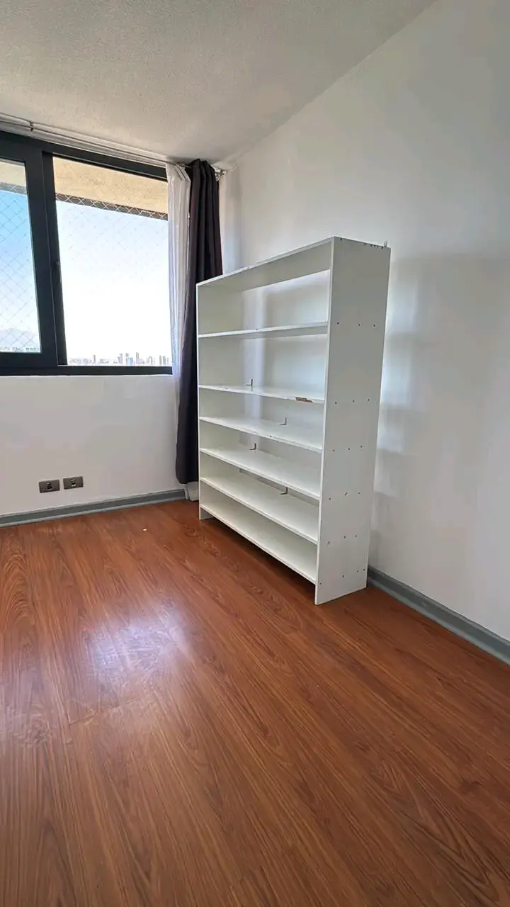 Estante blanco de madera con cinco repisas - 1