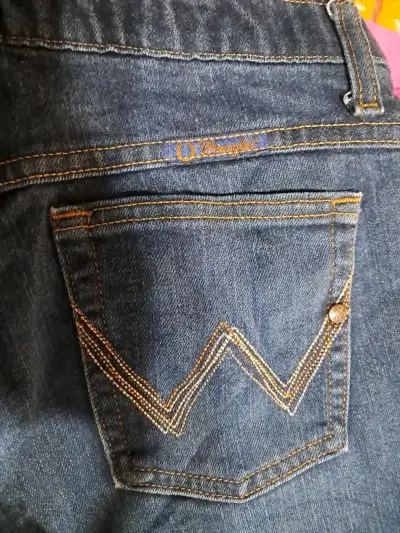 Jeans acampanados Wrangler Q-Baby para mujer - miniatura 4