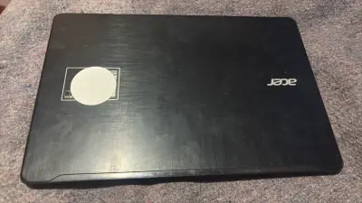 Laptop Acer negra en buen estado - miniatura 1