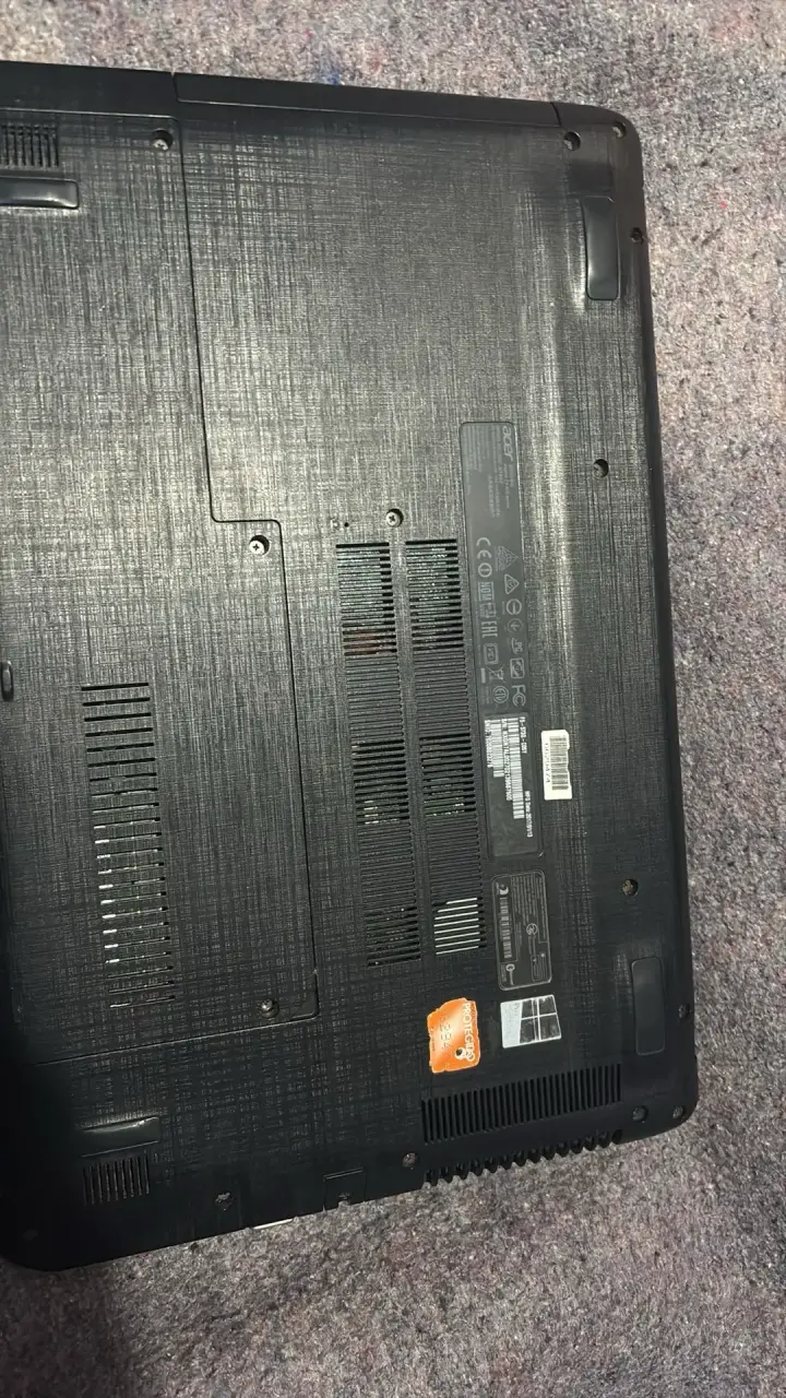 Laptop Acer negra en buen estado - 3