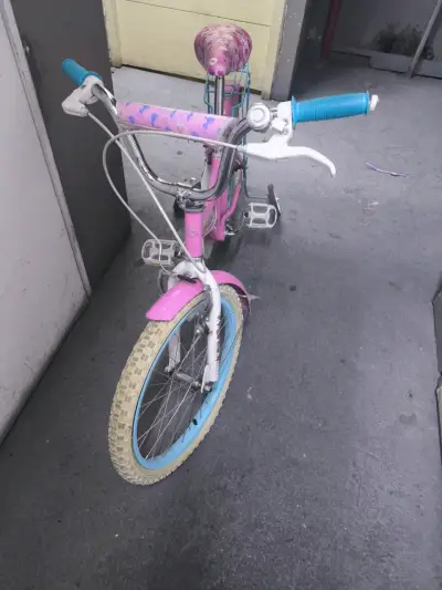 Bicicleta infantil rosa con ruedas d entrenamiento - miniatura 1