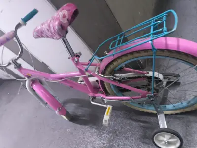 Bicicleta infantil rosa con ruedas d entrenamiento - miniatura 3