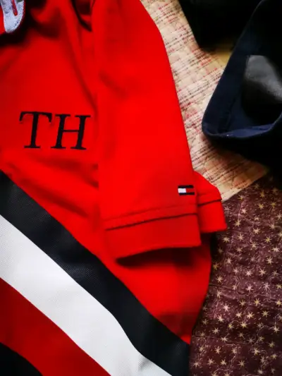 Polera Polo Roja Tommy Hilfiger Regular Fit - miniatura 4
