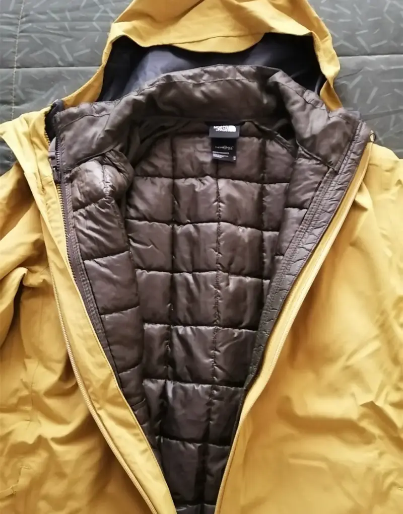 Chaqueta impermeable amarilla The North Face,nueva - 4
