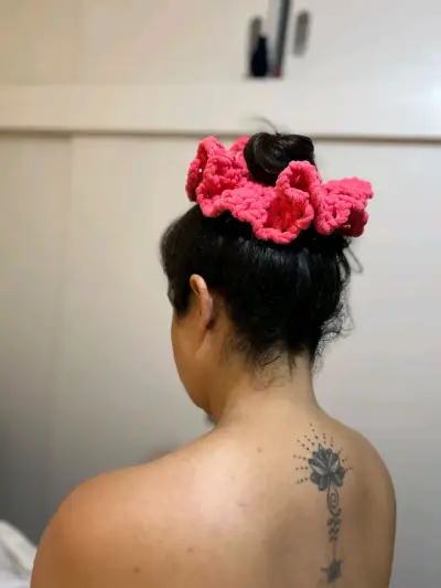 Colección de moños tejidos a crochet en colores vibrantes - miniatura 1