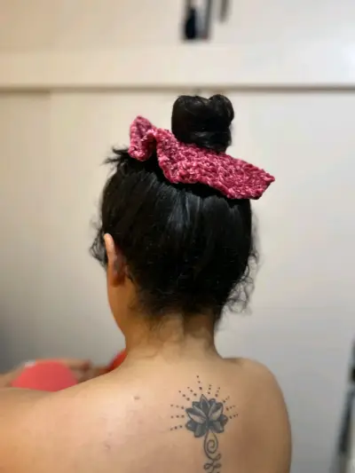 Colección de moños tejidos a crochet en colores vibrantes - miniatura 2