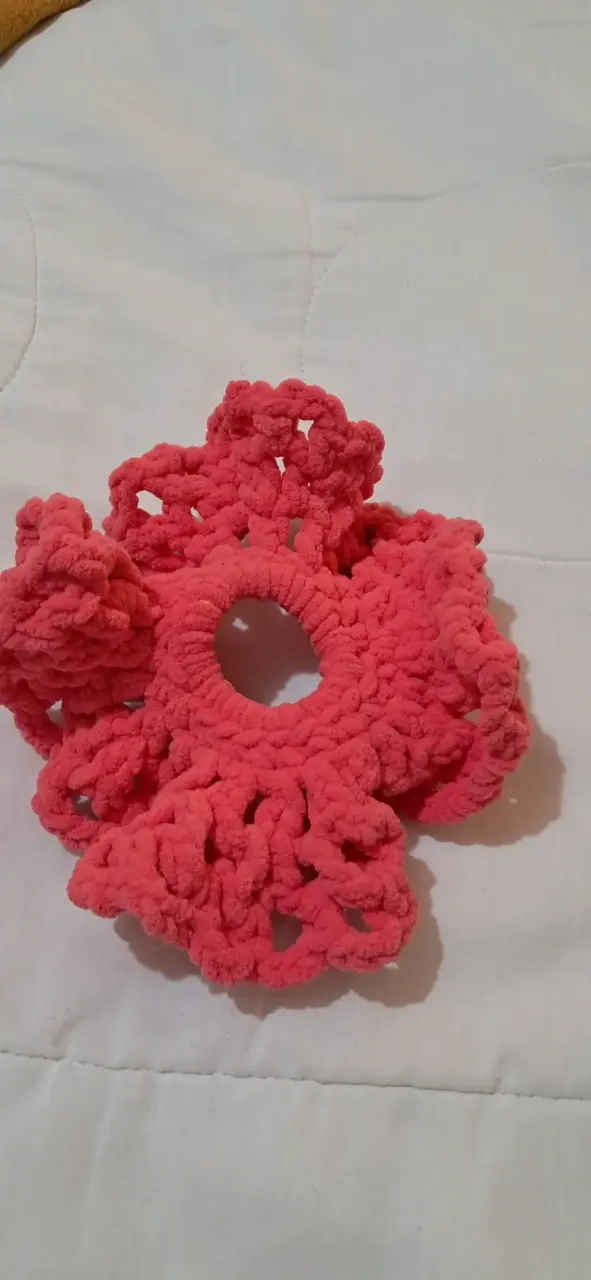 Colección de moños tejidos a crochet en colores vibrantes - 4