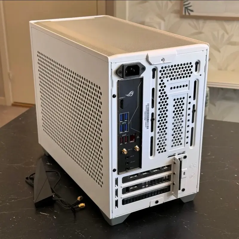 PC Gamer Compacto con Tarjeta Gráfica RTX - 2
