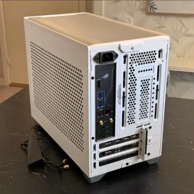 PC Gamer Compacto con Tarjeta Gráfica RTX - miniatura 2