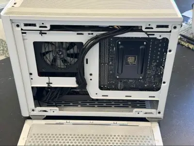 PC Gamer Compacto con Tarjeta Gráfica RTX - miniatura 4