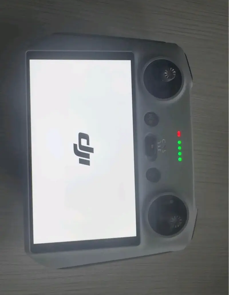 Drone DJI Mini 3 Pro con Control Remoto - 3