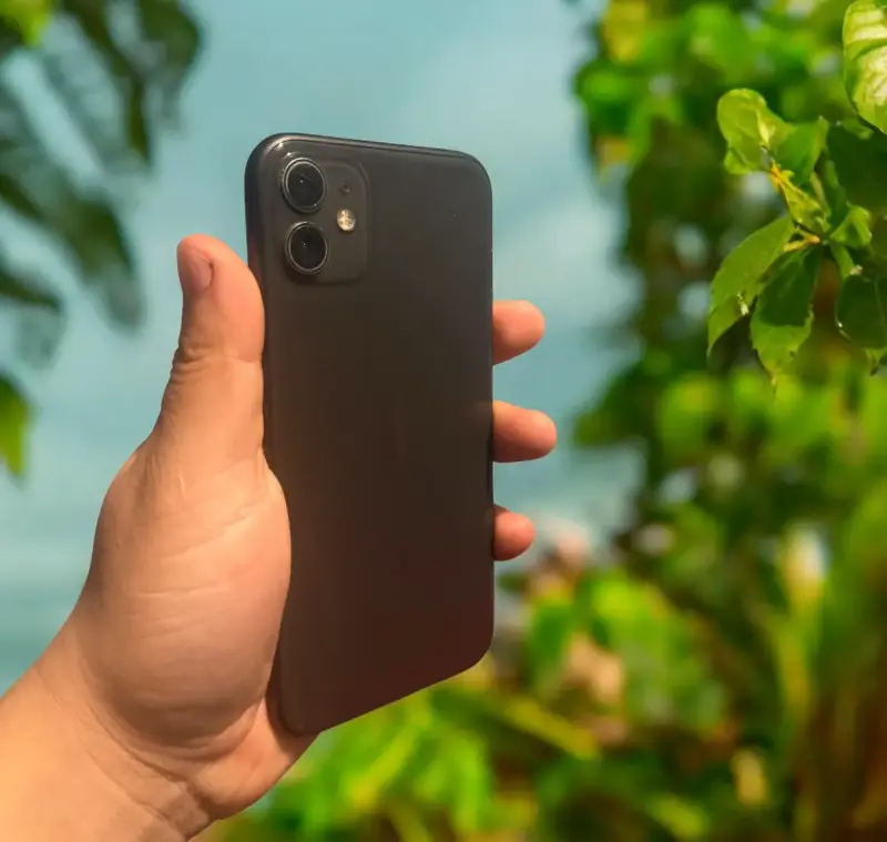 iPhone en buen estado con 90% de batería - 2