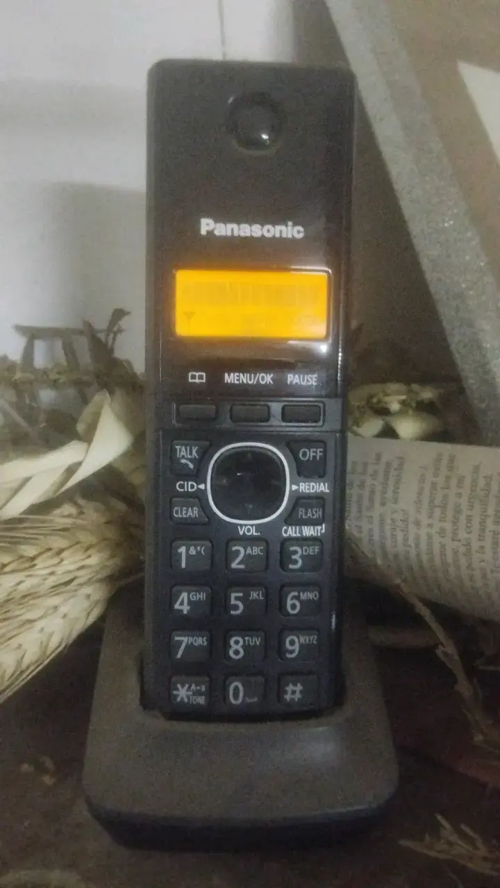 Teléfono inalámbrico Panasonic con base