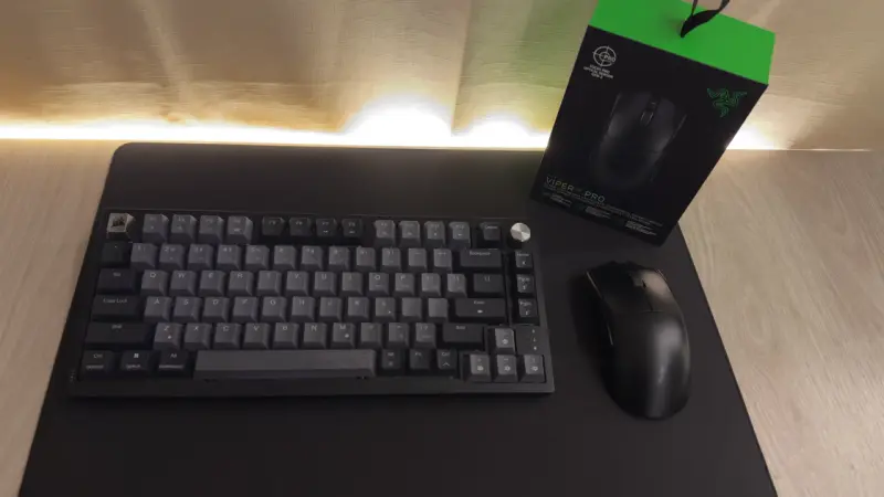 Teclado Corsair K65 plus 75%  + Razer V3Pro - 2