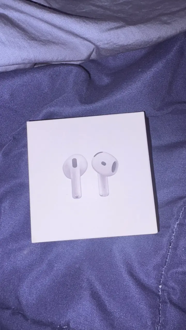 Audífonos Inalámbricos AirPods 4 Blancos - 1