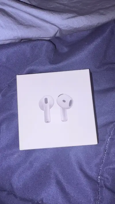 Audífonos Inalámbricos AirPods 4 Blancos - miniatura 1