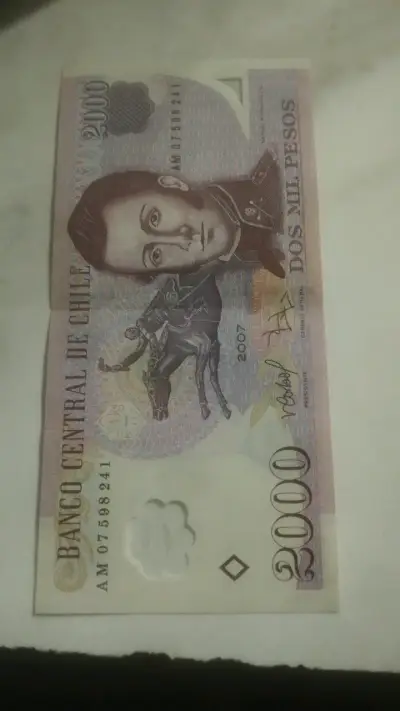 Billete de 2000 pesos chilenos en buen estado - miniatura 1