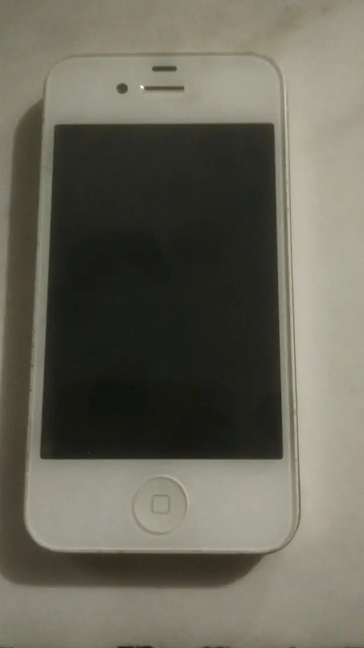 iPhone Modelo 1332 blanco en buen estado - 1