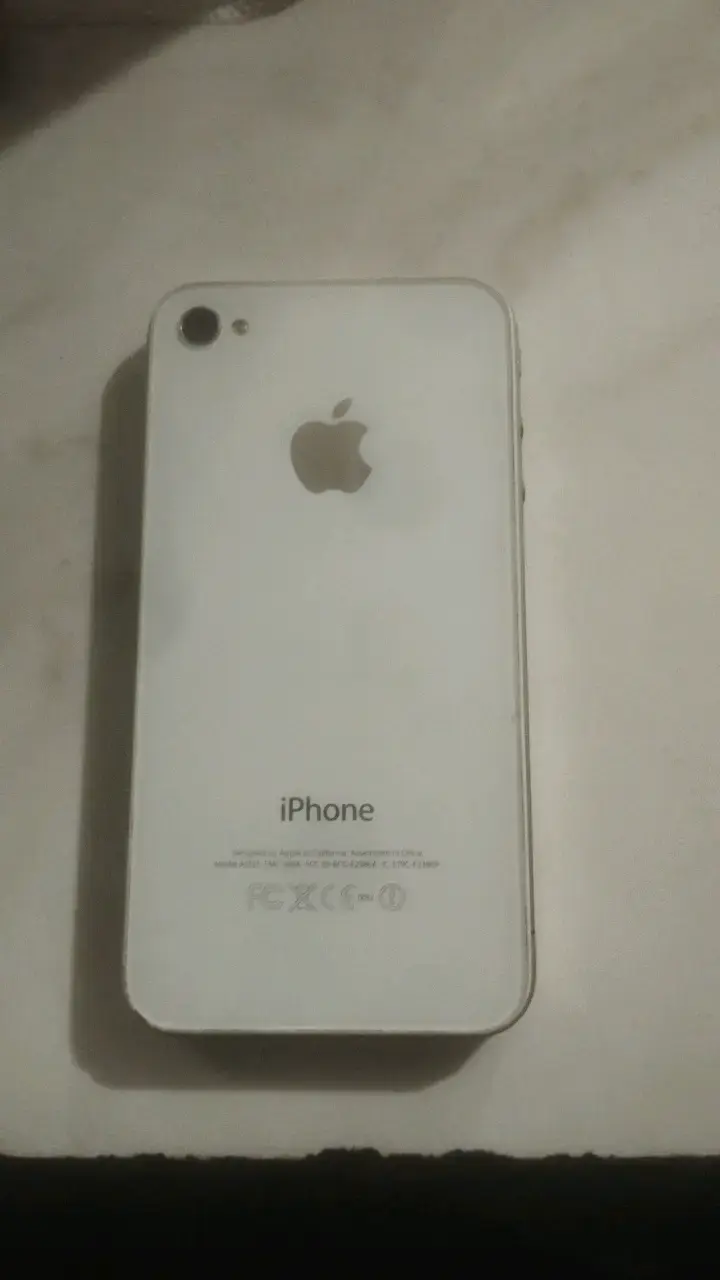 iPhone Modelo 1332 blanco en buen estado - 2