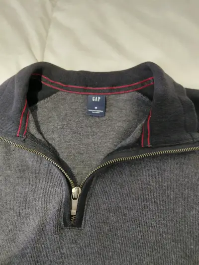 Polerón gris con cierre GAP para hombre - miniatura 1