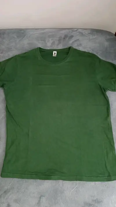 Polera verde unisex de algodón - miniatura 1