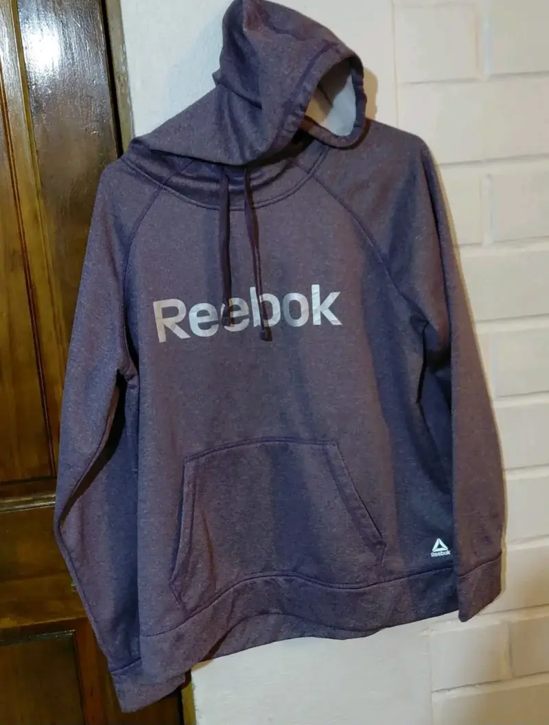 Polerón con capucha Reebok morado