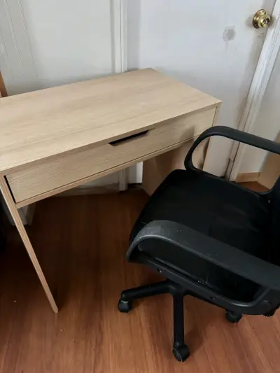 Escritorio de madera con silla de oficina - miniatura 4