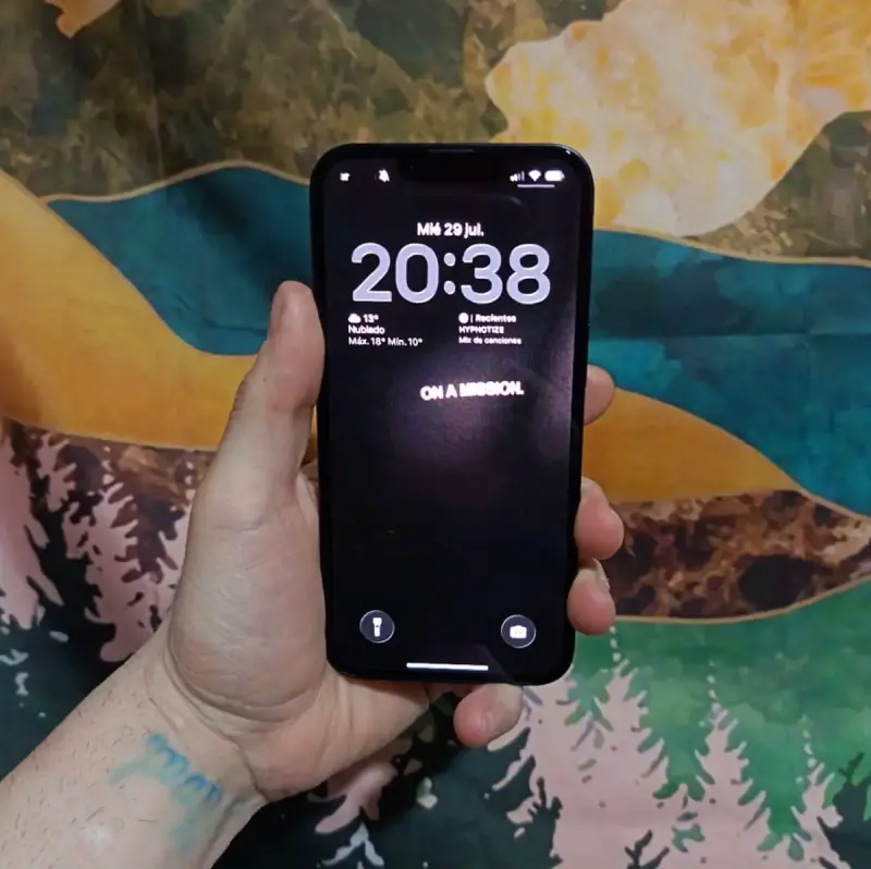 Iphone 16e - 1