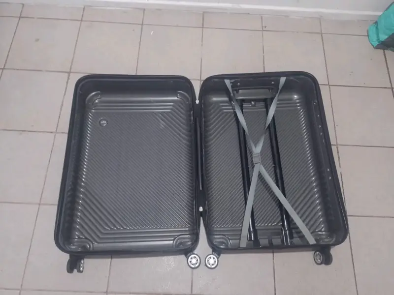 Maleta de viaje grande negra con ruedas giratorias - 3