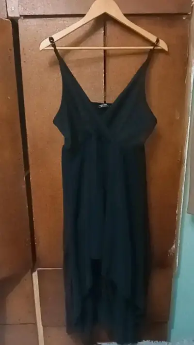 Vestido largo negro elegante para mujer - miniatura 1