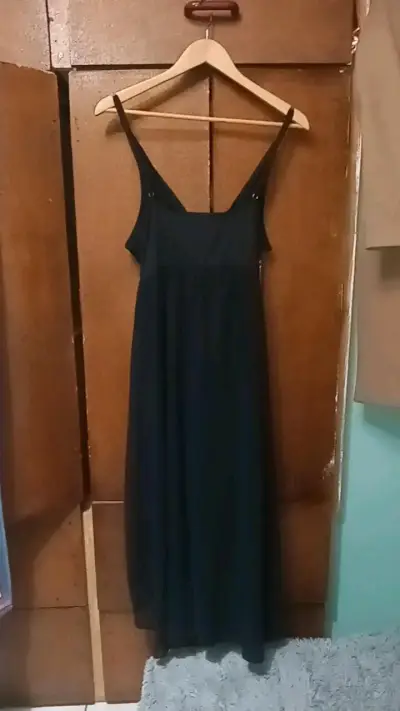 Vestido largo negro elegante para mujer - miniatura 2