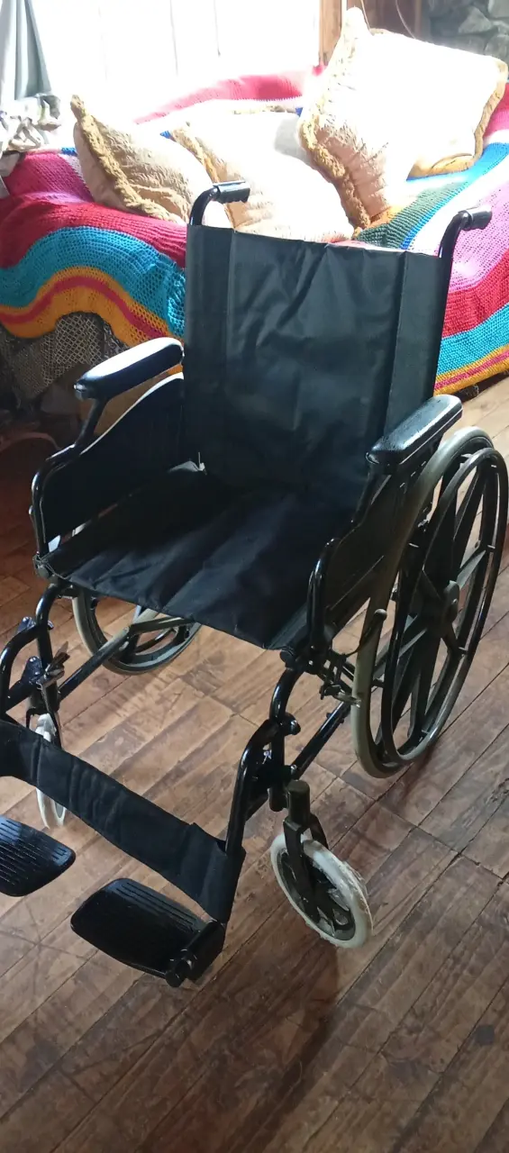 Silla de ruedas plegable sin uso - 2
