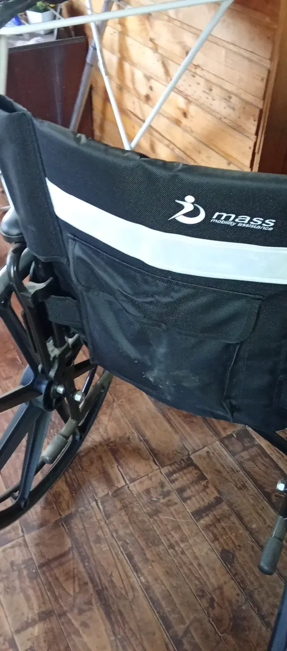 Silla de ruedas plegable sin uso - 3